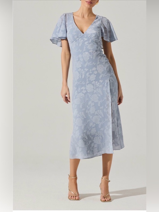 Astr Dresses & Skirts - Astr Powder Blue Floral Midi Dress with V-Neck